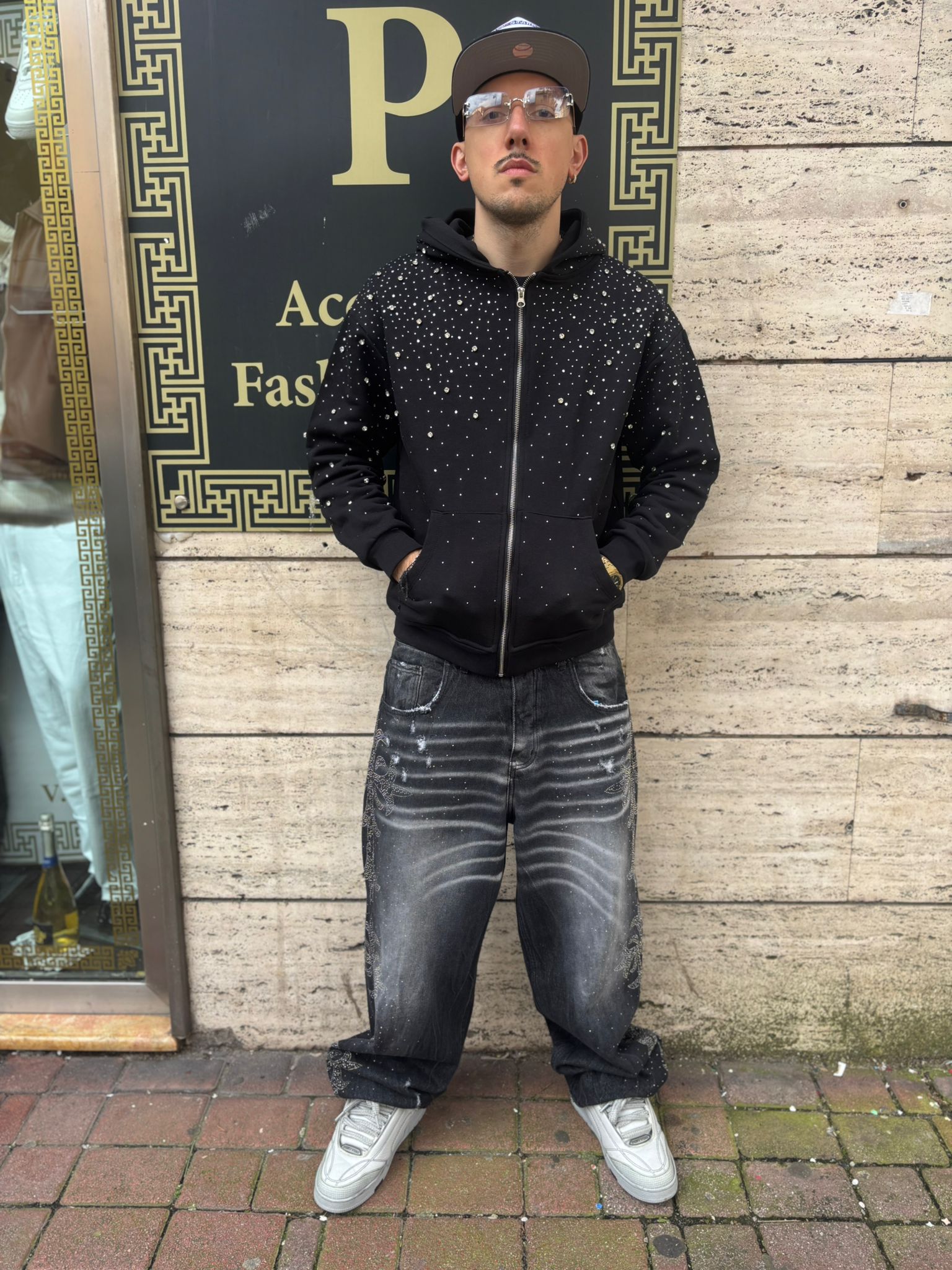 Felpa Nera Minimal Diamanti 2